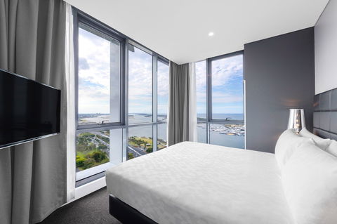 Meriton Suites Southport - Phillip Island Accommodation 9