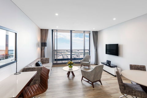 Meriton Suites Southport - Phillip Island Accommodation 10