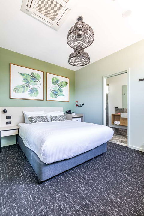 Nightcap at Commercial Hotel - Phillip Island Accommodation 0