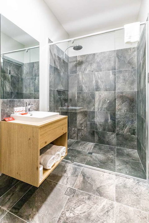 Nightcap at Commercial Hotel - Phillip Island Accommodation 3