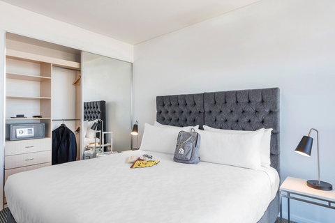 Meriton Suites Campbell Street - Phillip Island Accommodation 6