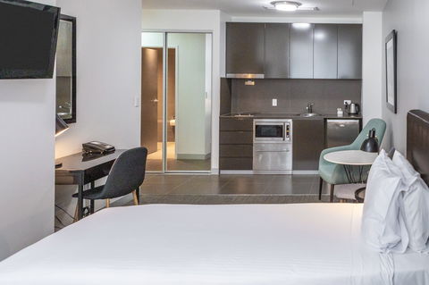 Holiday Inn & Stes Sydney Bondi Junction - Phillip Island Accommodation 2