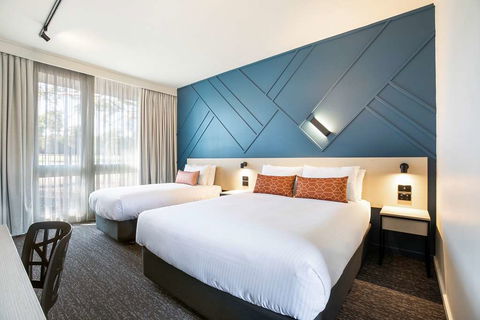 Nightcap at Sandown Park Hotel - Phillip Island Accommodation 1