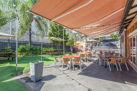 Nightcap at High Flyer Hotel - Phillip Island Accommodation 0