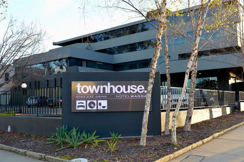 Townhouse Hotel, Wagga - Phillip Island Accommodation 0