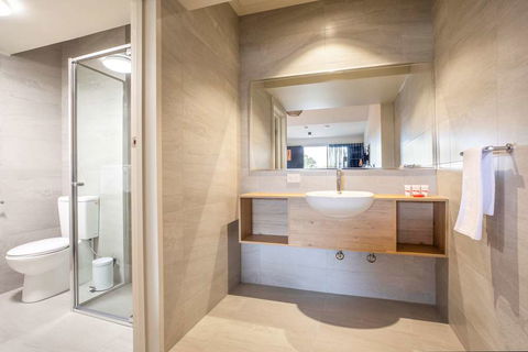 Nightcap at Manhattan Hotel - Phillip Island Accommodation 0