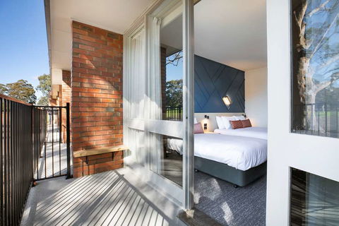 Nightcap at Sandown Park Hotel - Phillip Island Accommodation 3