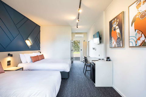 Nightcap at Sandown Park Hotel - Phillip Island Accommodation 4