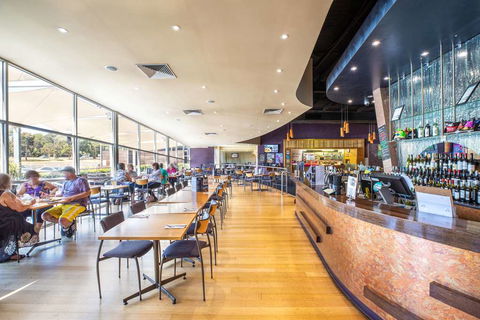 Nightcap at Sandown Park Hotel - Phillip Island Accommodation 6