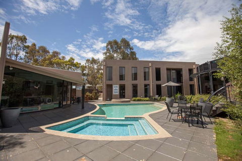 Dingley International Hotel - Phillip Island Accommodation 1