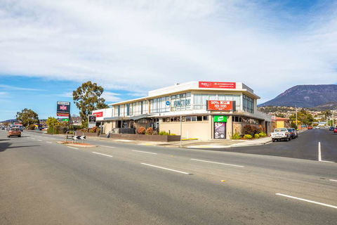 Nightcap at Carlyle Hotel - Phillip Island Accommodation 2