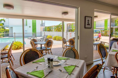 Mackay Oceanside Central Hotel - Phillip Island Accommodation 9