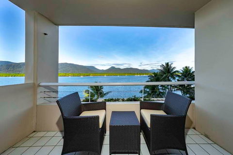 Hilton Cairns - Phillip Island Accommodation 3