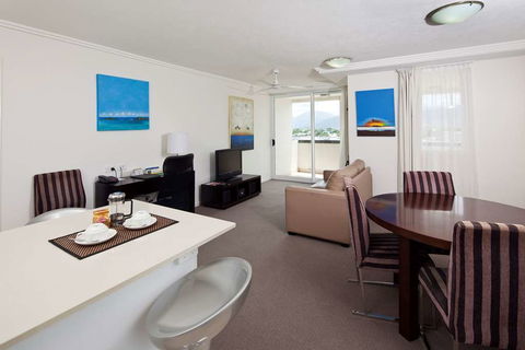 Cairns Central Plaza Apartment - Phillip Island Accommodation 4