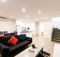 3BR Townhouse Double Garage walk to Lake Ginninderra - Phillip Island Accommodation