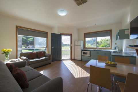 The Retreat West Beach Parks - Phillip Island Accommodation 23