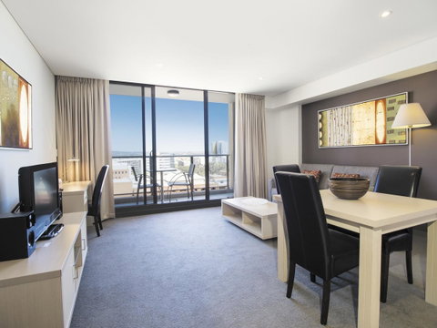 Oaks Adelaide Horizons Suites - Phillip Island Accommodation 3