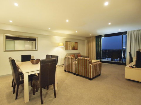 Oaks Adelaide Horizons Suites - Phillip Island Accommodation 12