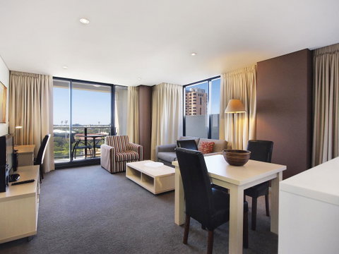Oaks Adelaide Horizons Suites - Phillip Island Accommodation 13