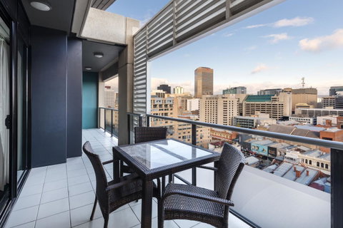 Oaks Adelaide Horizons Suites - Phillip Island Accommodation 2