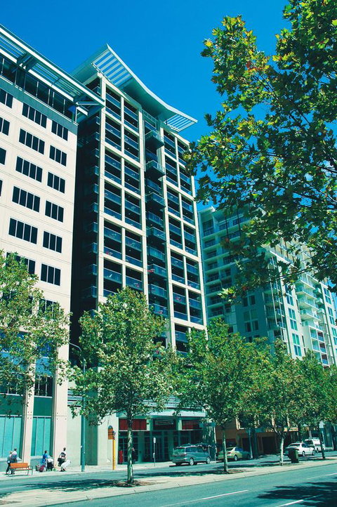 Oaks Adelaide Horizons Suites - Phillip Island Accommodation 0