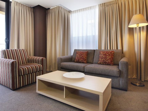 Oaks Adelaide Horizons Suites - Phillip Island Accommodation 14