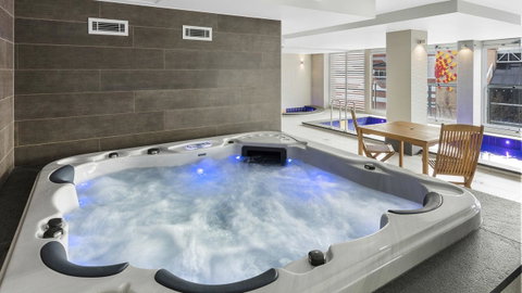 Oaks Adelaide Embassy Suites - Phillip Island Accommodation 2