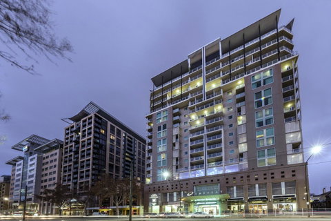 Oaks Adelaide Embassy Suites - Phillip Island Accommodation 0