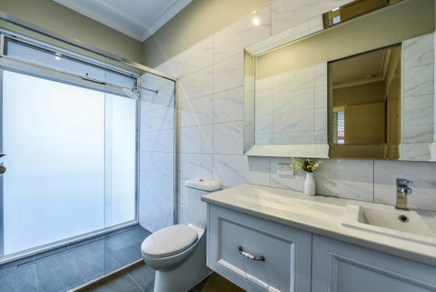 Aloha Central Luxury Apartments - Phillip Island Accommodation 16