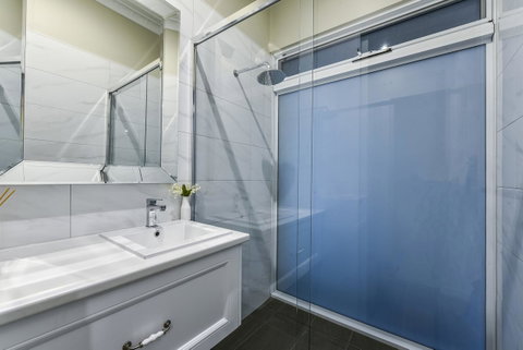 Aloha Central Luxury Apartments - Phillip Island Accommodation 18