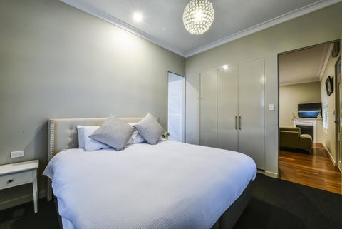 Aloha Central Luxury Apartments - Phillip Island Accommodation 14
