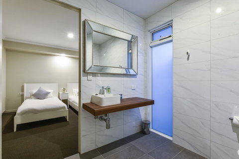 Aloha Central Luxury Apartments - Phillip Island Accommodation 26