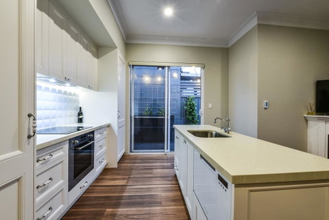 Aloha Central Luxury Apartments - Phillip Island Accommodation 10