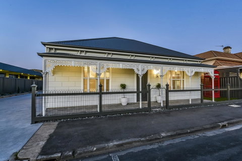 Aloha Central Luxury Apartments - Phillip Island Accommodation 12