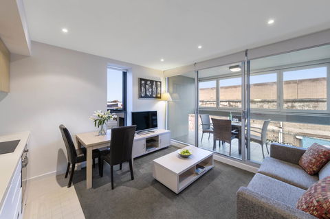 IStay Precinct Adelaide - Phillip Island Accommodation 28