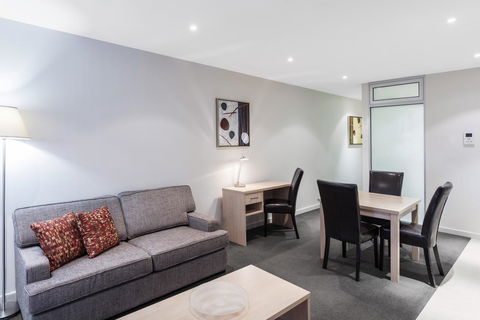 IStay Precinct Adelaide - Phillip Island Accommodation 17