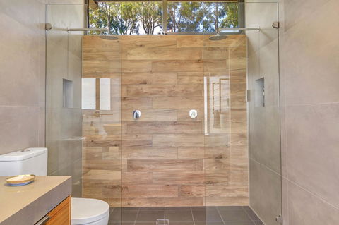 Shadow Creek McLaren Vale - Phillip Island Accommodation 15