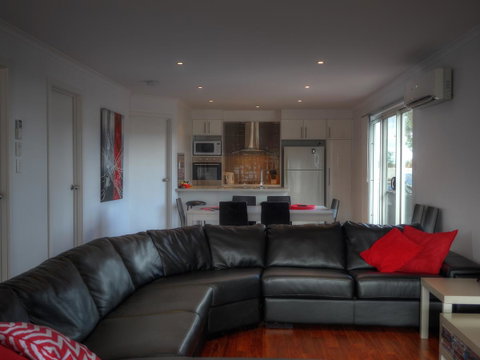 Home On Torrens - Phillip Island Accommodation 28