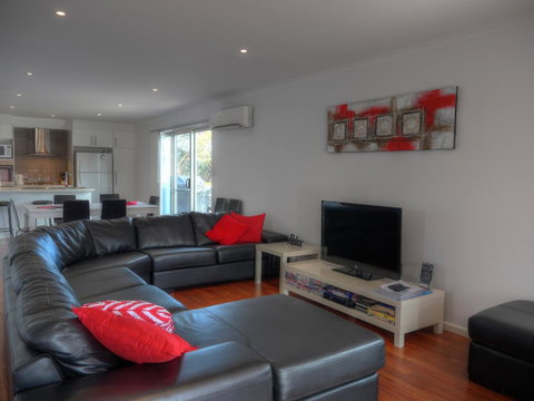 Home On Torrens - Phillip Island Accommodation 26
