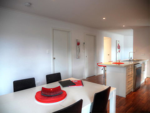 Home On Torrens - Phillip Island Accommodation 21