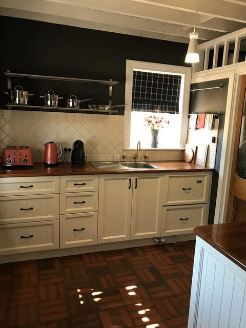 Kit Kat Cottage - Heritage Accommodation Burra - Phillip Island Accommodation 33