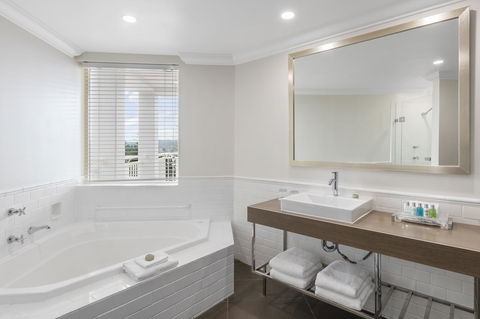 Crowne Plaza Terrigal Pacific, An IHG Hotel - Phillip Island Accommodation 37