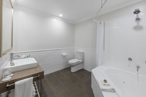 Crowne Plaza Terrigal Pacific, An IHG Hotel - Phillip Island Accommodation 32