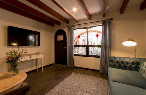 The Manor Basket Range - Phillip Island Accommodation 7