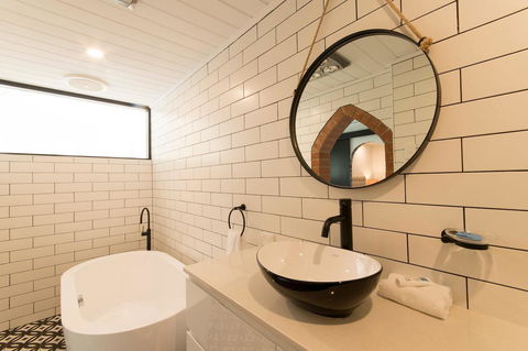 The Manor Basket Range - Phillip Island Accommodation 2