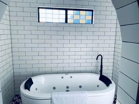 The Manor Basket Range - Phillip Island Accommodation 11