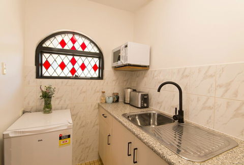 The Manor Basket Range - Phillip Island Accommodation 5