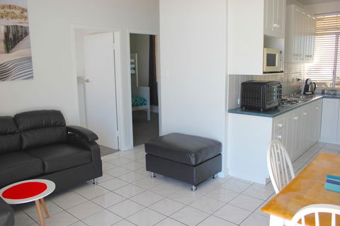 Seaview Sunset Holiday Apartments - Phillip Island Accommodation 11