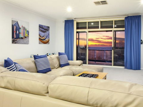 Seaview Sunset Holiday Apartments - Phillip Island Accommodation 24