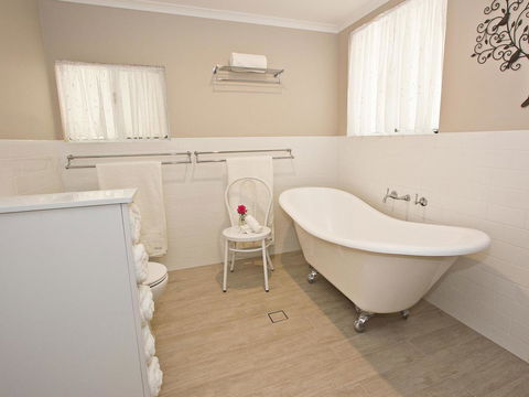 Queen's Cottage Barossa Valley - Phillip Island Accommodation 17